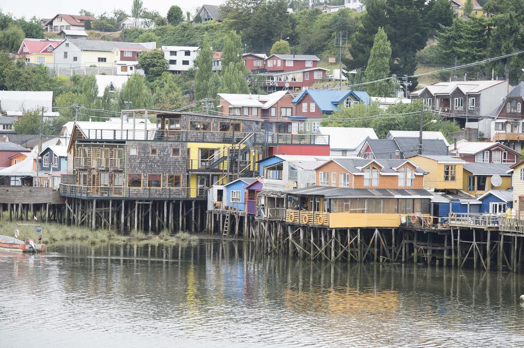 Hotel Enjoy Chiloé Castro Exterior foto View of the village