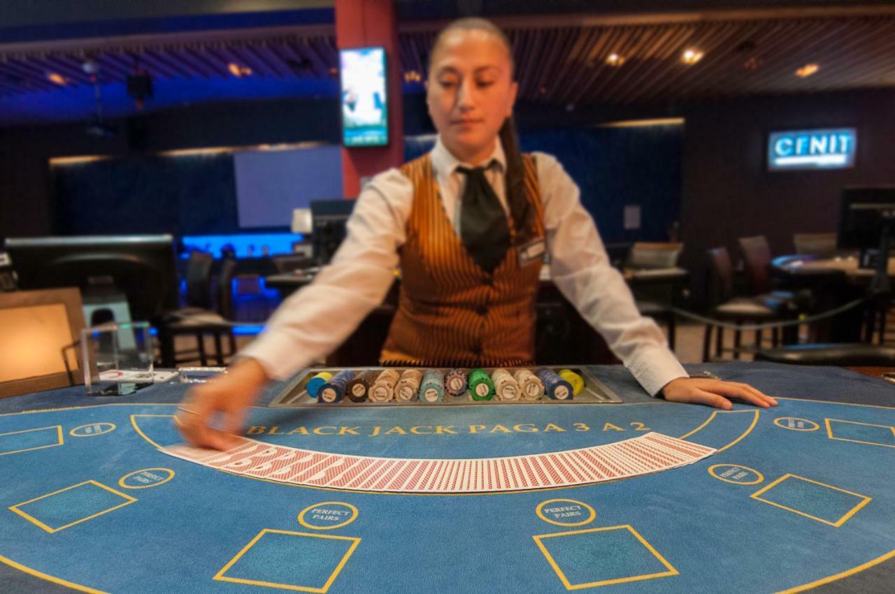 Hotel Enjoy Chiloé Castro Exterior foto A croupier at a casino